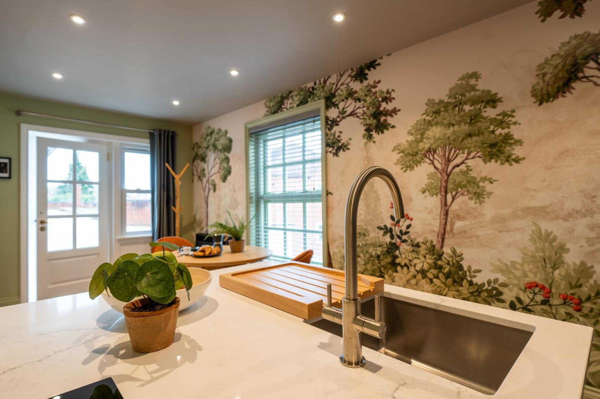 Commandery Vaults - Luxury Apartment In City Centre With Sky Tv 伍斯特 外观 照片