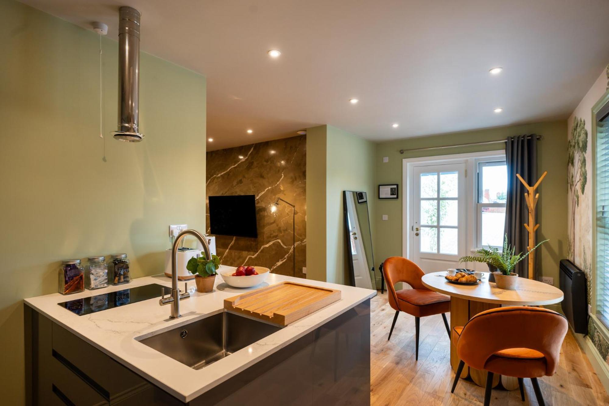 Commandery Vaults - Luxury Apartment In City Centre With Sky Tv 伍斯特 外观 照片