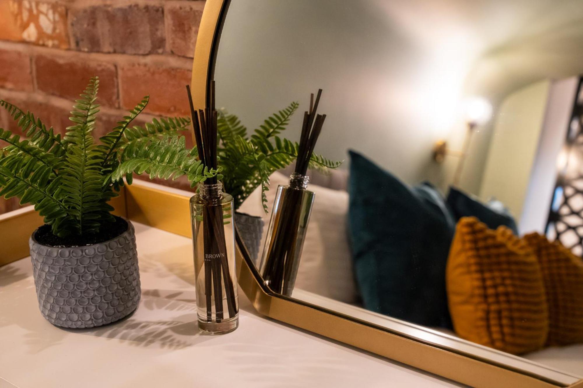 Commandery Vaults - Luxury Apartment In City Centre With Sky Tv 伍斯特 外观 照片