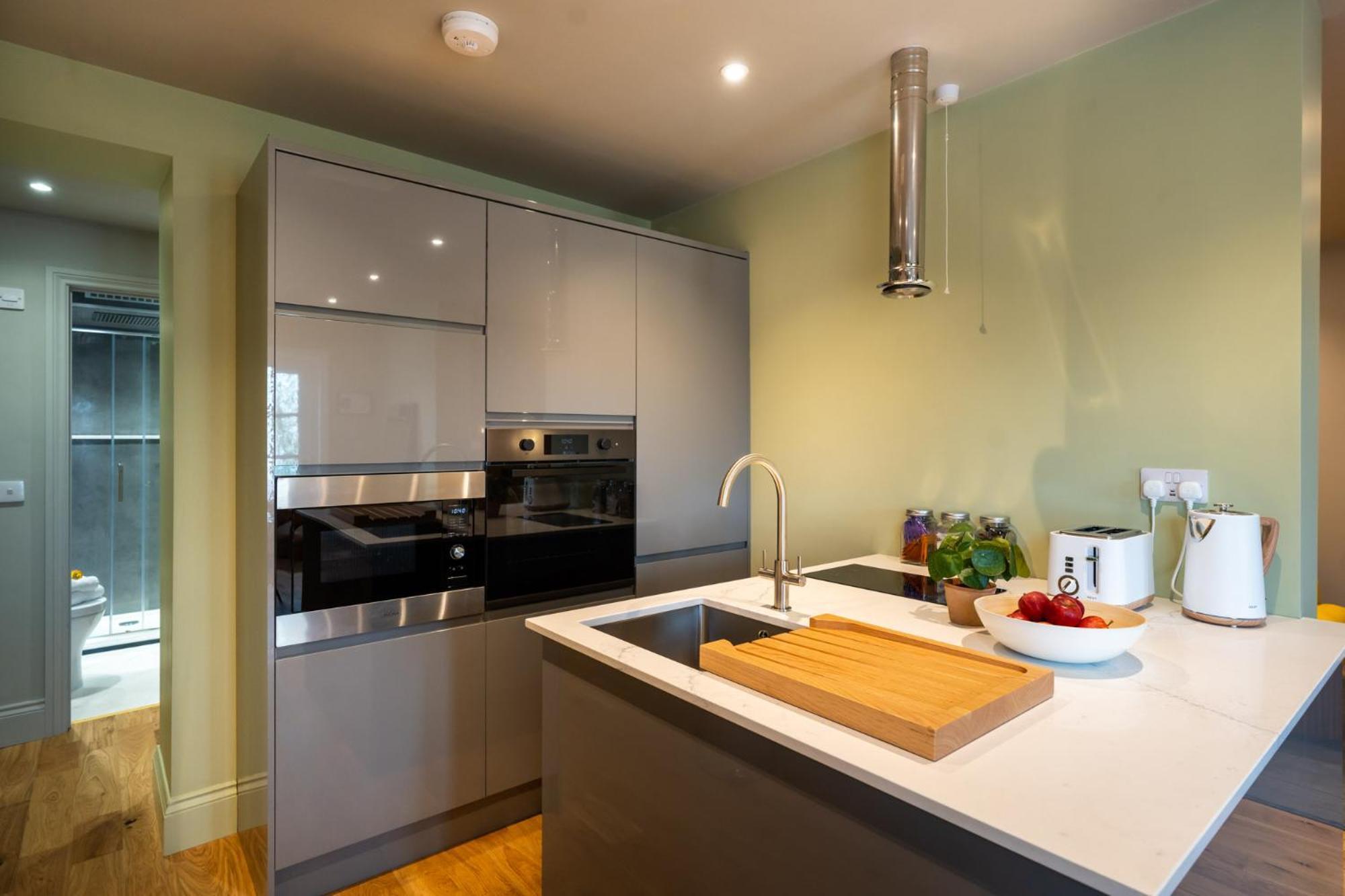 Commandery Vaults - Luxury Apartment In City Centre With Sky Tv 伍斯特 外观 照片