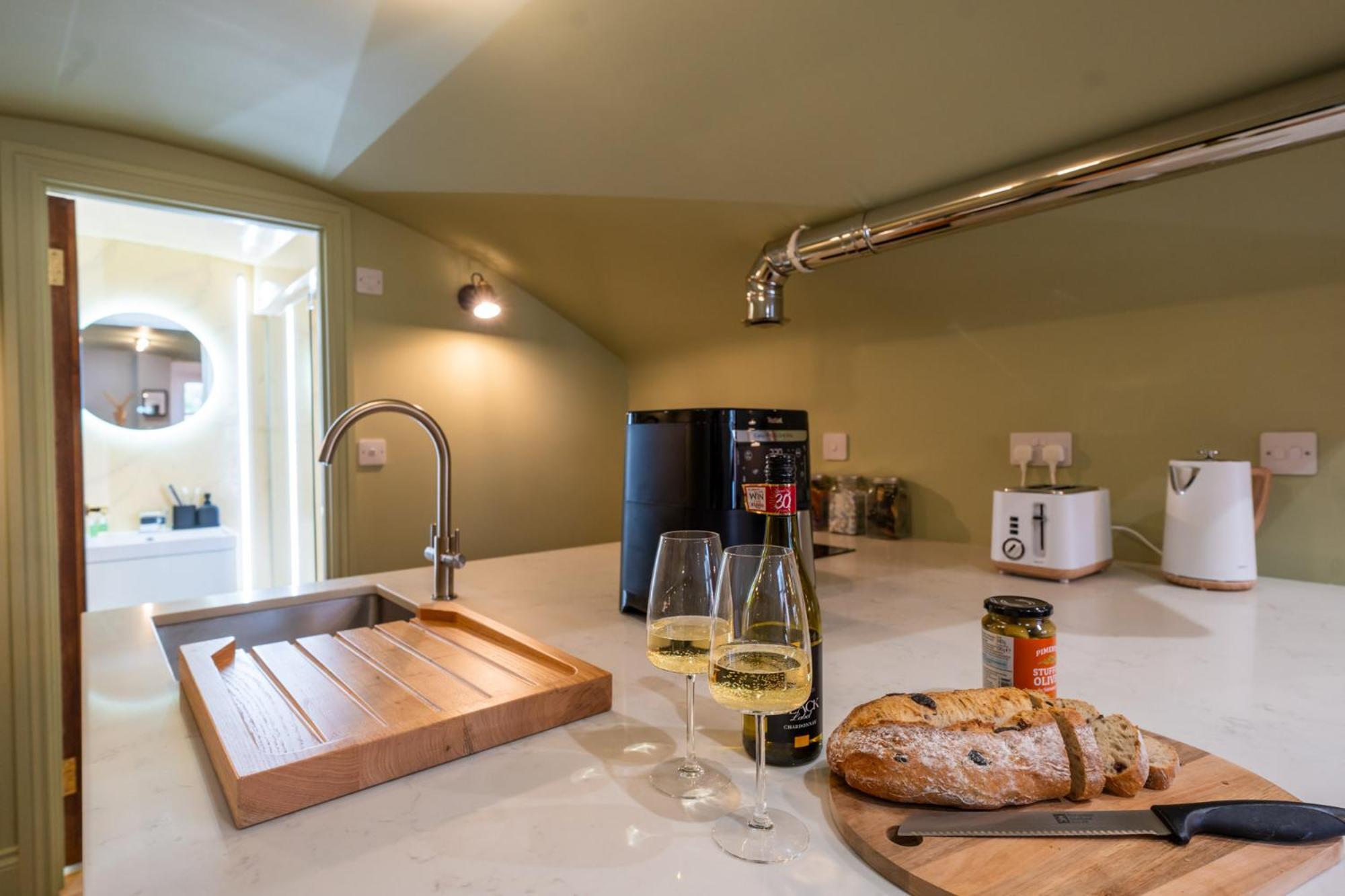 Commandery Vaults - Luxury Apartment In City Centre With Sky Tv 伍斯特 外观 照片