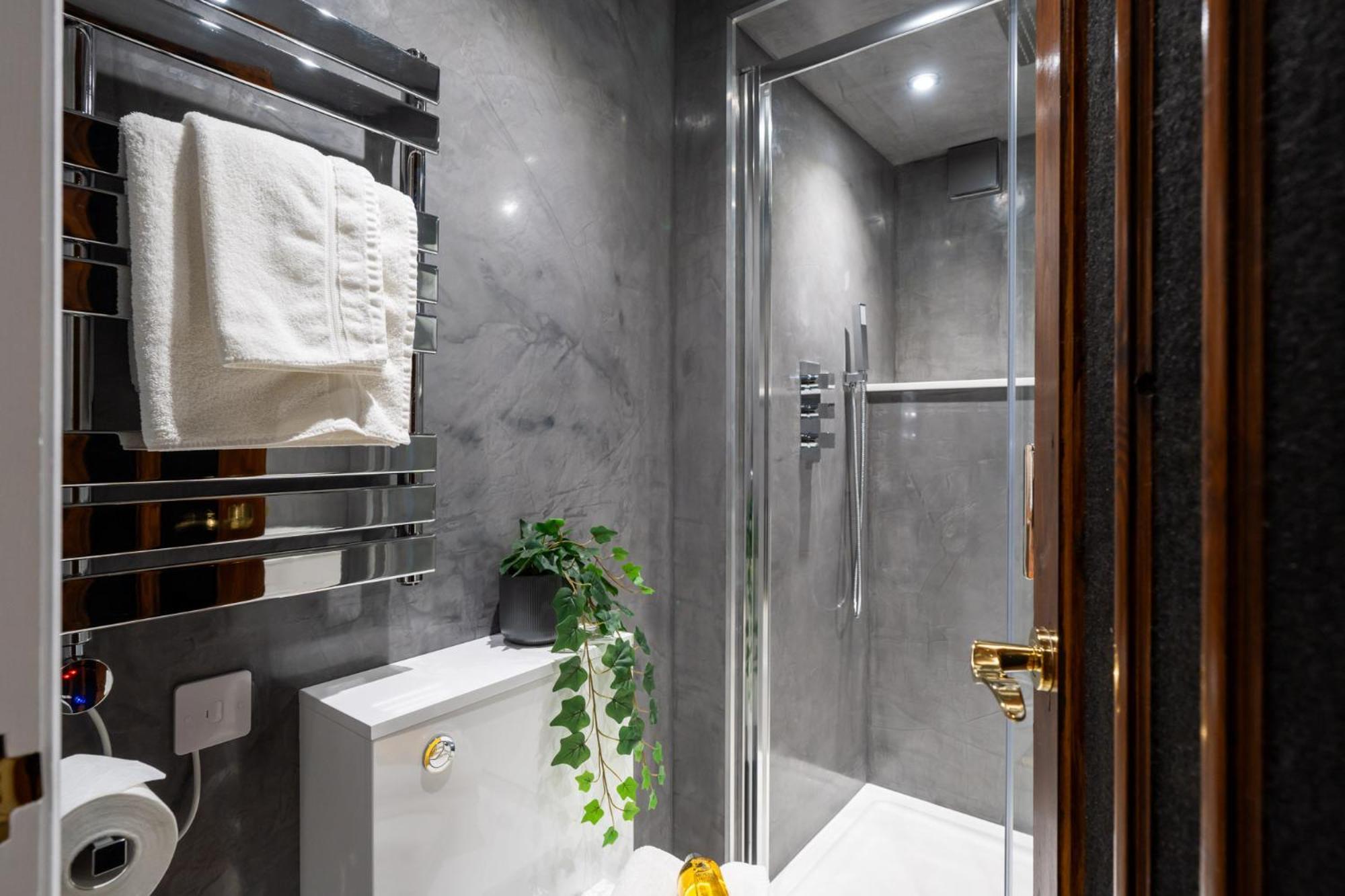 Commandery Vaults - Luxury Apartment In City Centre With Sky Tv 伍斯特 外观 照片