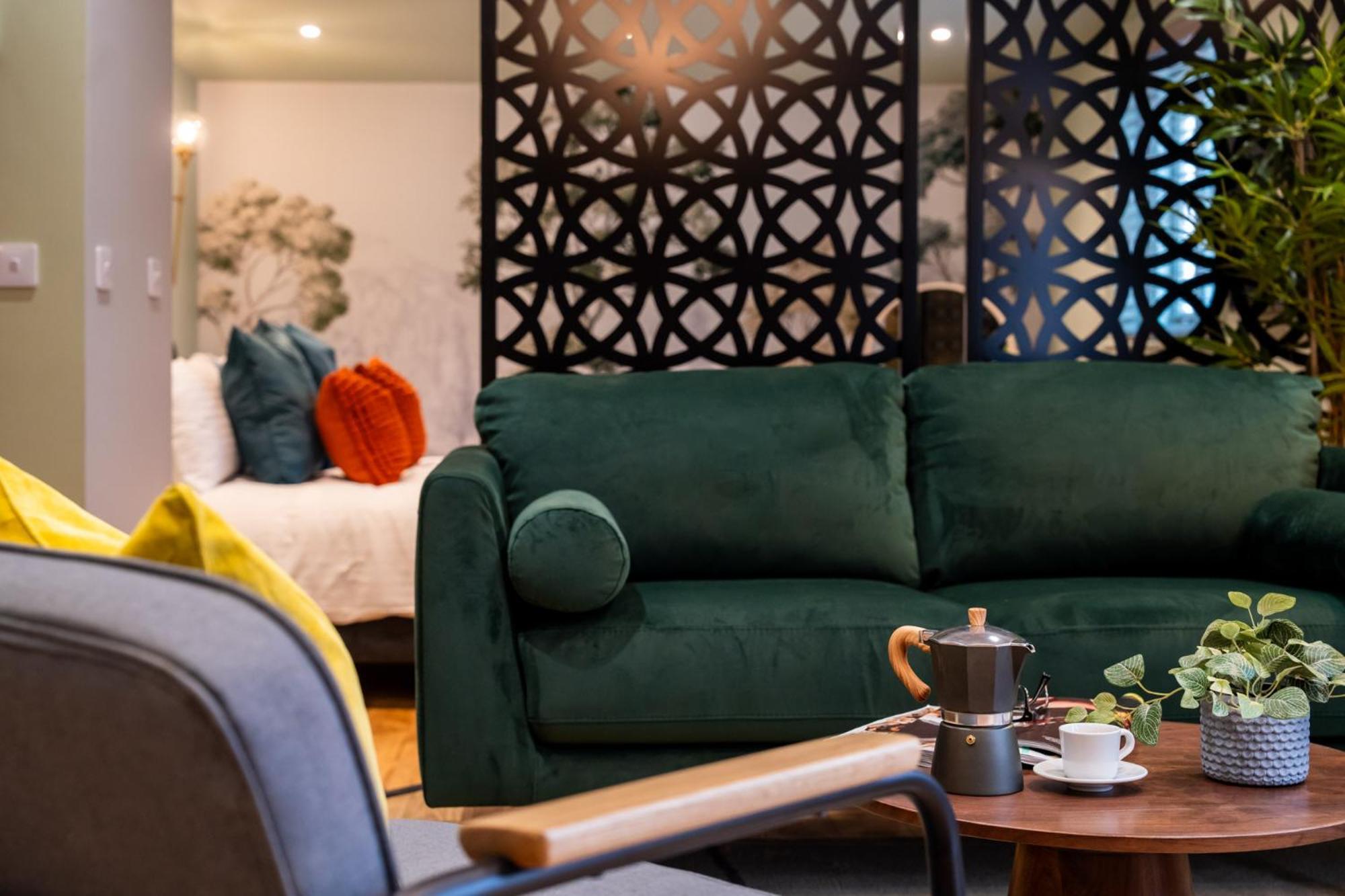 Commandery Vaults - Luxury Apartment In City Centre With Sky Tv 伍斯特 外观 照片
