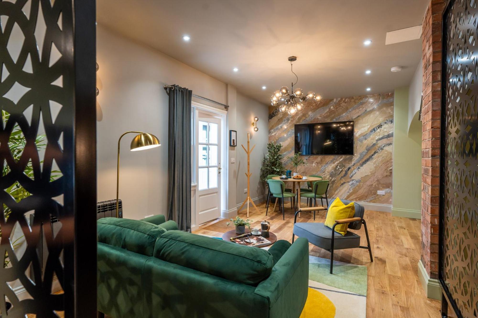 Commandery Vaults - Luxury Apartment In City Centre With Sky Tv 伍斯特 外观 照片